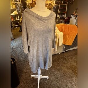 FREE PEOPLE GRAY TEE SIZE MEDIUM
